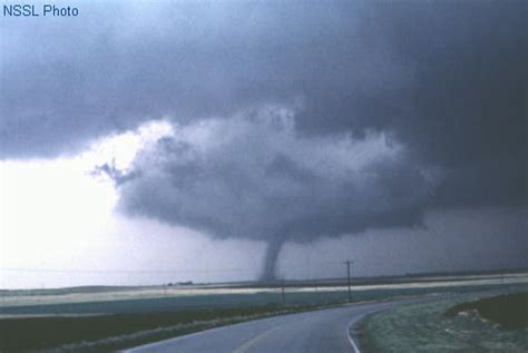 what are the odds of being hit by a tornado|Tornado Safety (Online Tornado FAQ) .